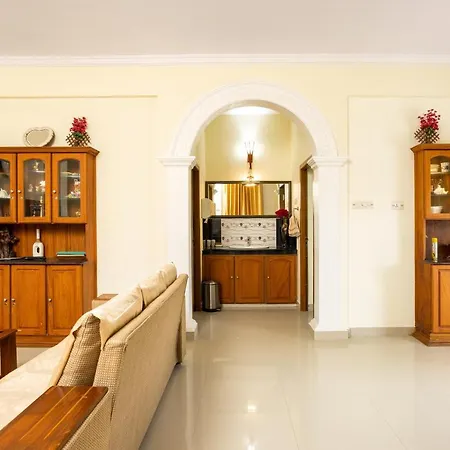 Paradise Inn Kochi Exterior photo